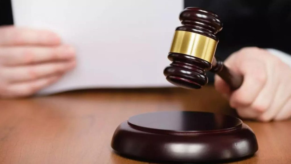 Dictan medidas de coerción contra conductor acusado de provocar accidente en que murió un agente de Migración