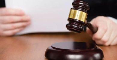 Dictan medidas de coerción contra conductor acusado de provocar accidente en que murió un agente de Migración