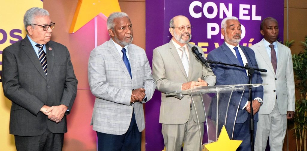 El PLD arremete contra el INABIE por licitación de $900 millones en zapatos escolares