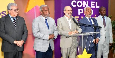 El PLD arremete contra el INABIE por licitación de $900 millones en zapatos escolares