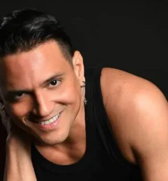Coreógrafo fallecido en accidente viajaba con una mujer que también perdió la vida
