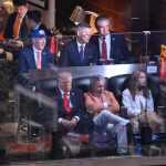 Presidente Donald Trump durmiéndose en pleno partido de las NBA Finals
