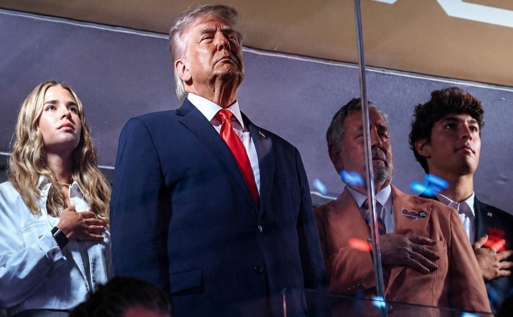 Abuchean a Trump durante el juego 3 de los Knicks de Nueva York contra los Spurs de San Antonio