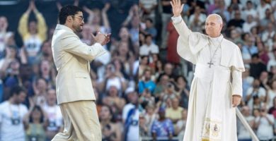 El papa saludó a Bad Bunny y a su familia en el Santiago Bernabéu