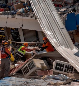 Terremoto de 7.8 deja al menos 38 muertos y 4 millones de niños sin clases en Filipinas