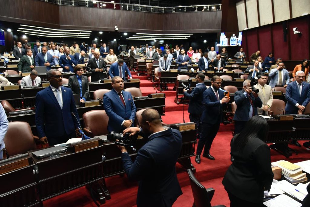 Código Laboral vuelve a comisión tras observaciones de la Fuerza del Pueblo