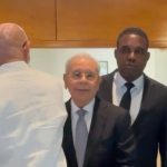 Danilo Medina acude al velatorio de Luis Inchausti Rivera; no ofrece declaraciones