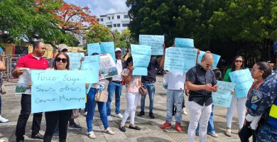 Comunitarios de Tireo alzan su voz frente al Palacio Nacional denunciando olvido y pronta ejecución de obras prometidas