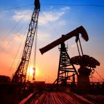 Petróleo de Texas cae 3,4% tras aumento del tráfico en el estrecho de Ormuz