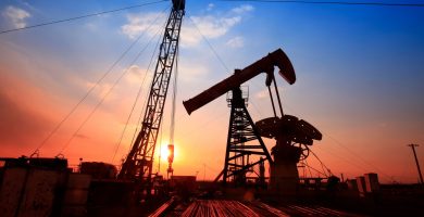 Petróleo de Texas cae 3,4% tras aumento del tráfico en el estrecho de Ormuz