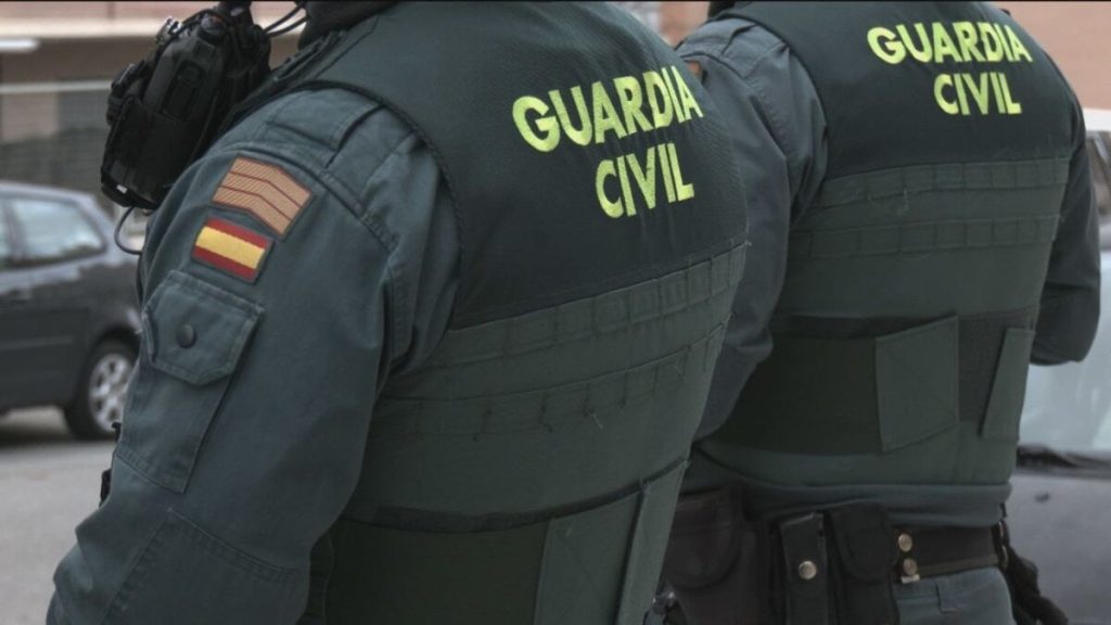 Desmantelan en España una red que cobraba hasta miles de dólares por regularizar a extranjeros
