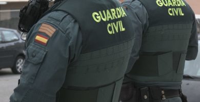 Desmantelan en España una red que cobraba hasta miles de dólares por regularizar a extranjeros