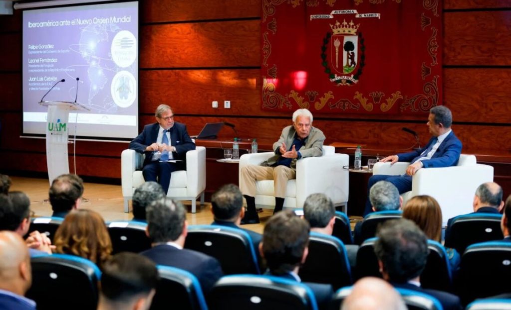 Leonel Fernández alerta sobre “caos mundial” y llama a la unidad iberoamericana