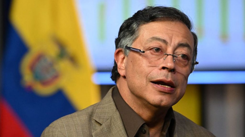 Tras suspensión de Petro, mandatario denuncia que se ha violado la ley