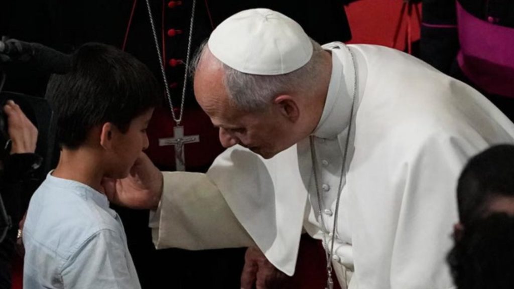 Niño de 6 años, sorprende al Papa con preguntas sobre pobreza, fe y desigualdad