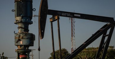El petróleo de Texas sube un 2,1 % tras amenazar EE.UU. con nuevos ataques a Irán