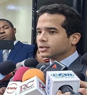 Omar Fernández pide reforma fiscal con indexación salarial y sin nuevos impuestos