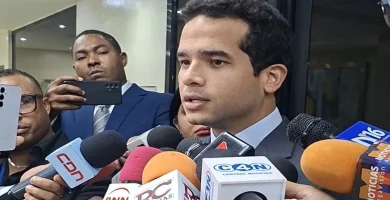 Omar Fernández pide reforma fiscal con indexación salarial y sin nuevos impuestos
