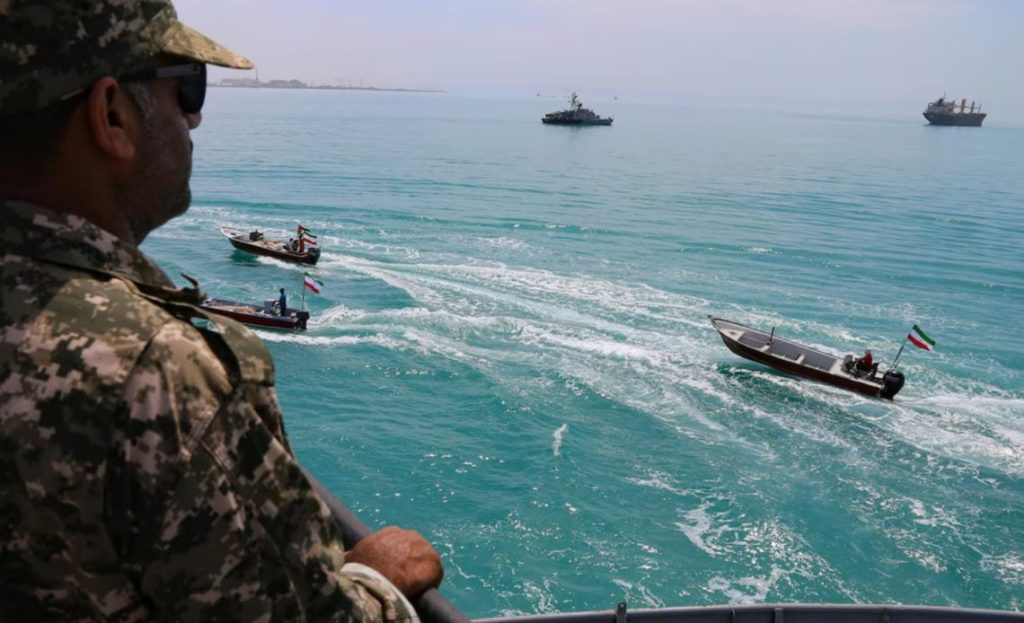 Ejército iraní anuncia cierre completo del estrecho de Ormuz a todo tipo de embarcaciones