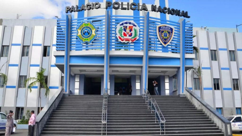 PN y MP confiscan armas, municiones, dinero en efectivo y otros elementos ilícitos durante allanamientos en Santiago