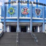 PN y MP confiscan armas, municiones, dinero en efectivo y otros elementos ilícitos durante allanamientos en Santiago
