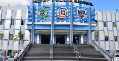 PN y MP confiscan armas, municiones, dinero en efectivo y otros elementos ilícitos durante allanamientos en Santiago