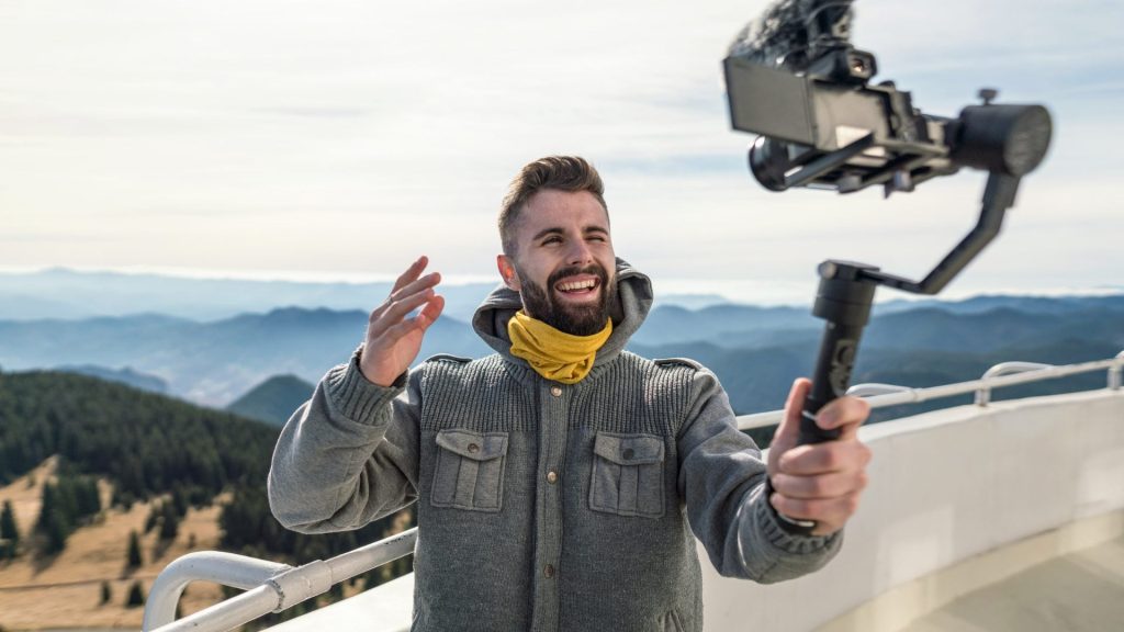 ¿Eres influencer? EE.UU. advierte que podrías perder tu visa si haces esto