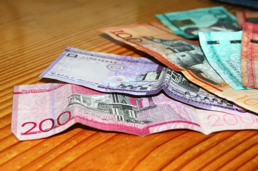 Salarios de RD$400 mil o más pagarían nuevo tramo de ISR de 27 %