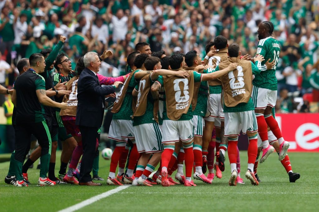 México derrota a Sudáfrica y consigue su primera victoria en el Mundial