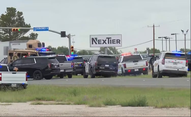 Un muerto y once heridos en un tiroteo en Texas; el atacante muere abatido por la policia