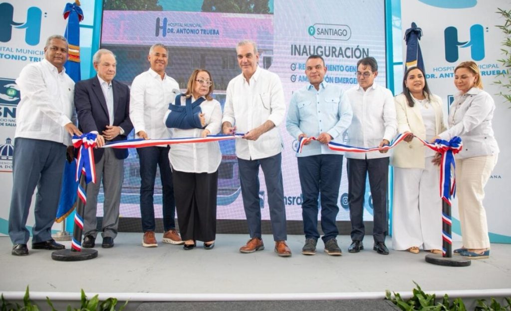 Presidente Abinader entrega remozado hospital en Santiago con inversión de RD$103 millones en Monte Adentro