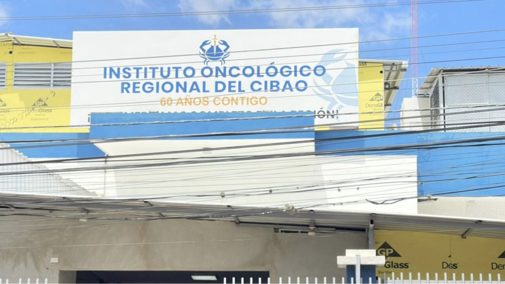 Exdirectivos del Oncológico Regional del Cibao son arrestados durante allanamientos