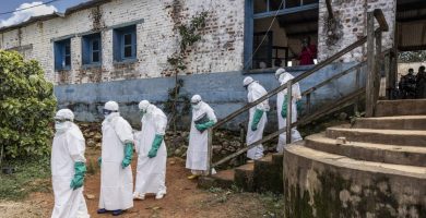 Experto advierte que brote de ébola es “ensayo general” de una futura pandemia