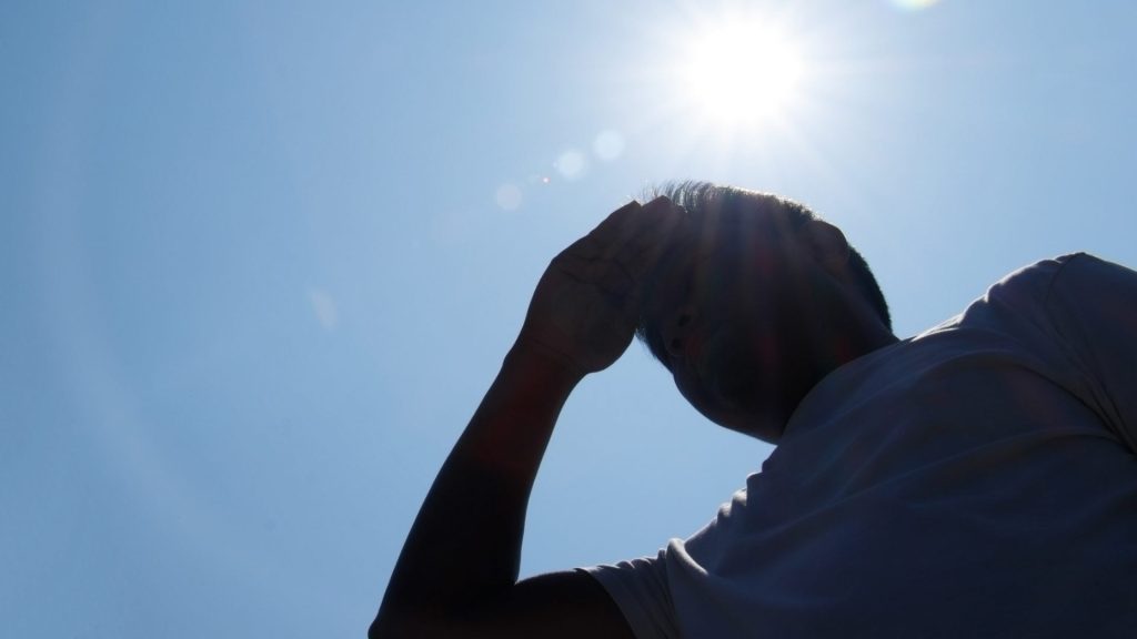 Calor, sol y polvo del Sahara marcan el clima de este domingo en RD