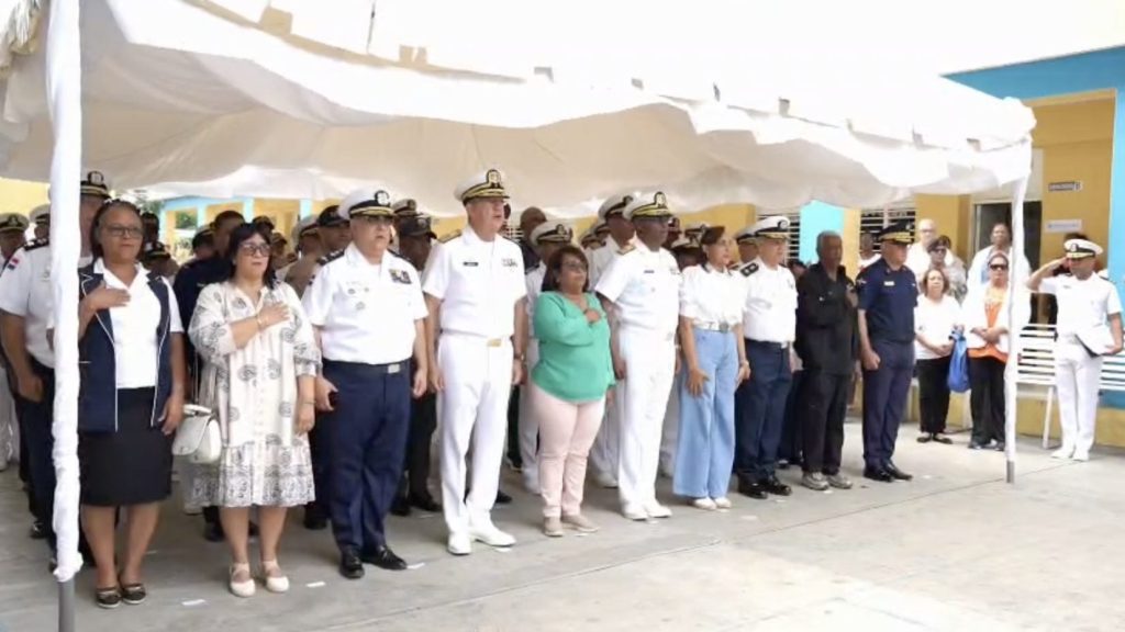 Armada realiza jornada médica y social que beneficia a cientos de familias en Barahona