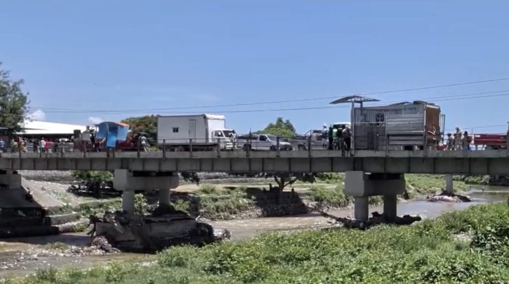 Denuncian riesgo en puente fronterizo de Dajabón por avanzado deterioro