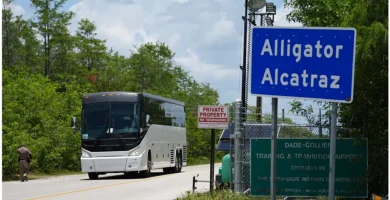 ICE traslada a inmigrantes de ‘Alligator Alcatraz’ ante el riesgo de huracanes en EE.UU.
