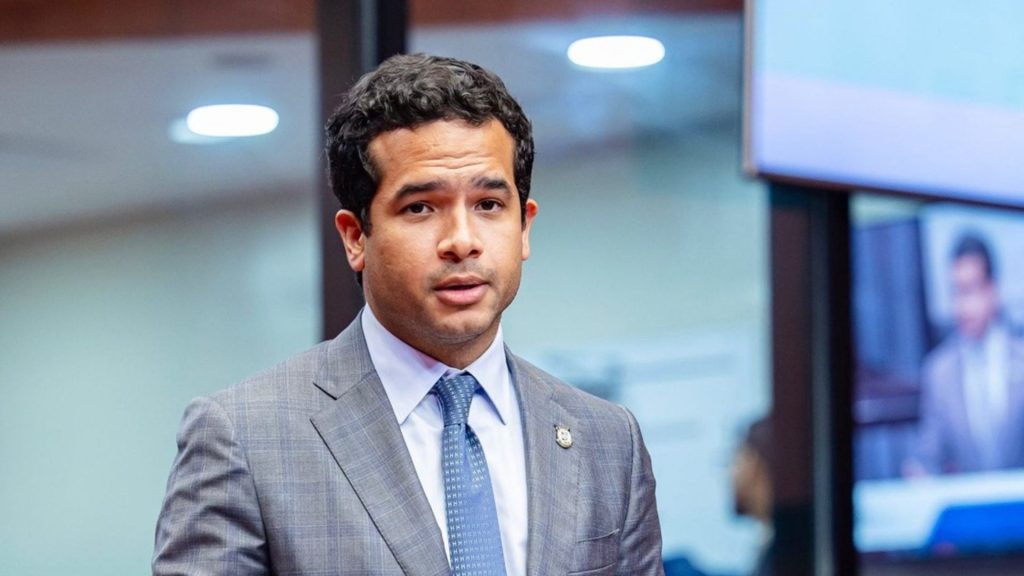 Senador Omar Fernández apoya eliminación de anticipos para microempresas