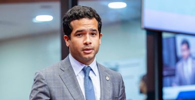Senador Omar Fernández apoya eliminación de anticipos para microempresas