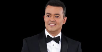 Alex Bueno está en intensivo, pero no intubado, aclara su equipo legal