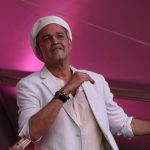 Detectan células cancerígenas en otras partes del cuerpo de Alex Bueno; artista permanece en cuidados intensivos
