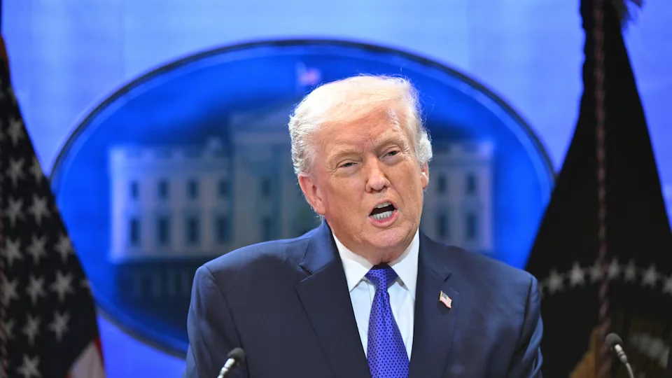 Trump anuncia en Versalles la firma de histórico acuerdo de paz con Irán para poner fin a la guerra en Oriente Medio
