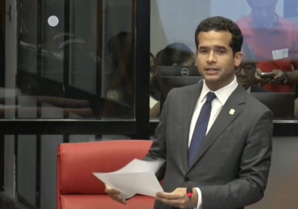 Omar Fernández propone modificaciones a los anticipos fiscales del Código Tributario