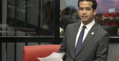 Omar Fernández propone modificaciones a los anticipos fiscales del Código Tributario