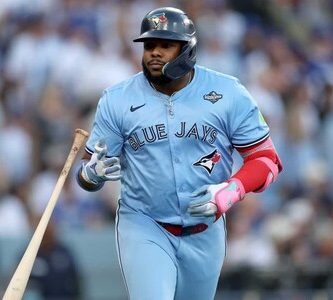 Guerrero Jr. remolca dos en victoria de Azulejos sobre Medias Rojas