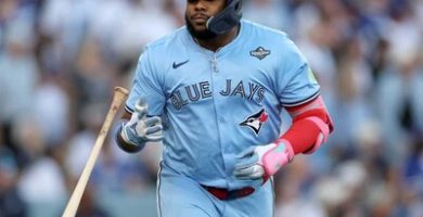 Guerrero Jr. remolca dos en victoria de Azulejos sobre Medias Rojas