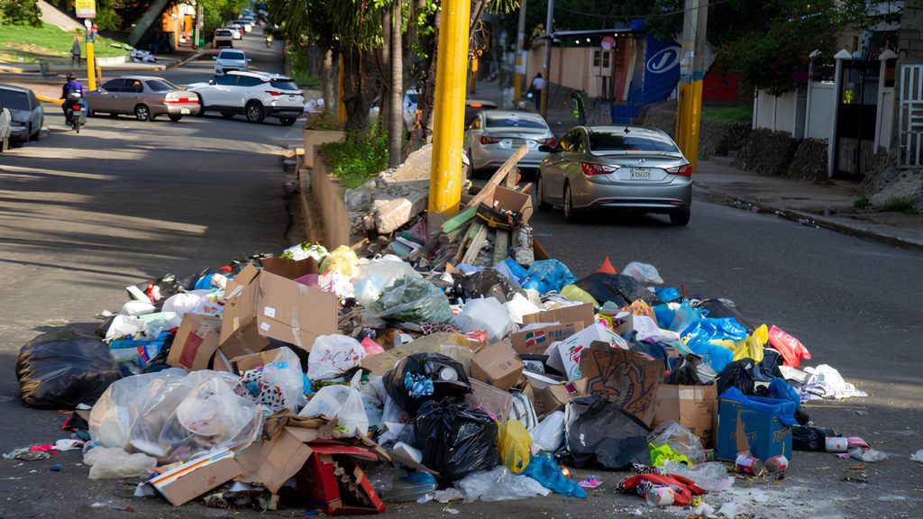 Juntas de vecinos de SDO se quejan por falta de recogida de basura