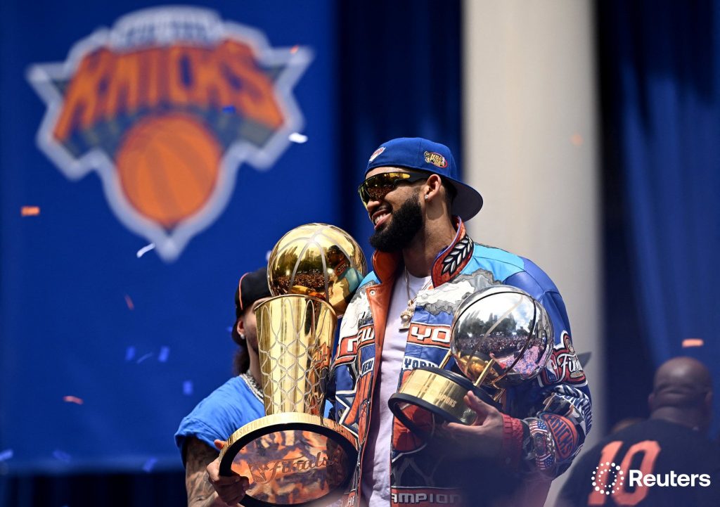 Karl-Anthony Towns lleva la bandera dominicana a la cima de la NBA en multitudinario desfile