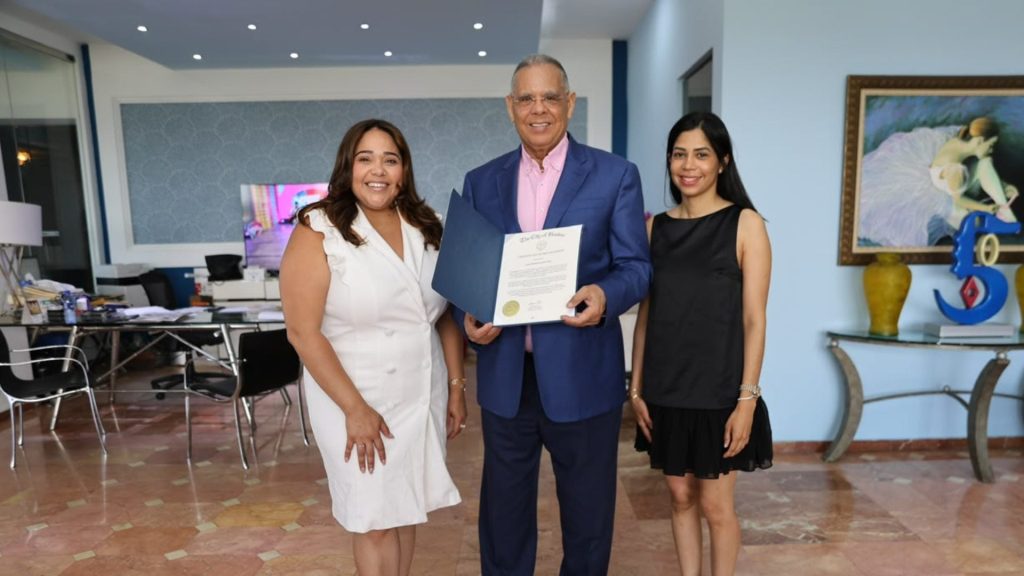 Alcaldía de Boston realiza reconocimiento especial al presidente de Telemicro, Juan Ramón Gómez Díaz