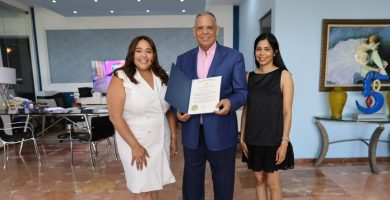 Alcaldía de Boston realiza reconocimiento especial al presidente de Telemicro, Juan Ramón Gómez Díaz
